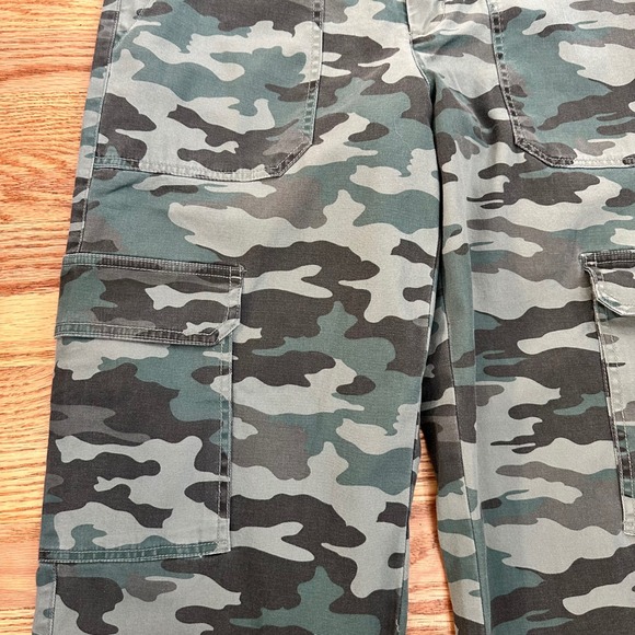 Universal‎ Thread Women's Cargo Pants Camouflage Utility Green Size 10 NWT - Picture 3 of 11